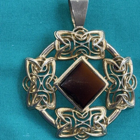 Vintage Celtic Knot Pendant Amber Colored Glass Quatrefoil Design Gold Toned - Picture 4 of 4